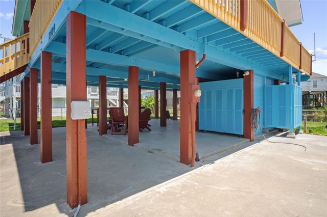 1984 Matt Drive, Crystal Beach, TX 77650