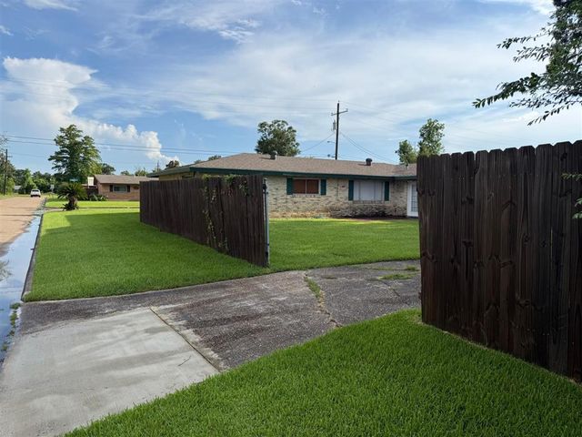 404 Dewald Lane, Lake Charles, LA 70605