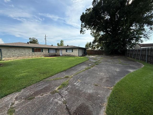 404 Dewald Lane, Lake Charles, LA 70605