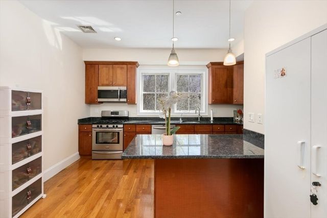 23 Spruce St B, Acton, MA 01720
