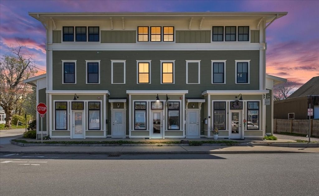23 Spruce St B, Acton, MA 01720