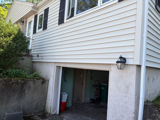 90 Westview Dr., Norwood, MA 02062