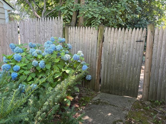 90 Westview Dr., Norwood, MA 02062