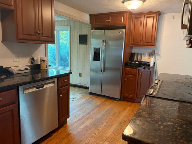 90 Westview Dr., Norwood, MA 02062