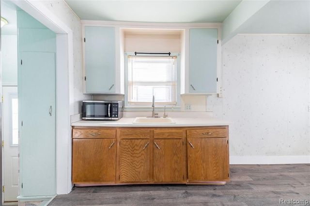 472 Mayflower Avenue, Lincoln Park, MI 48146