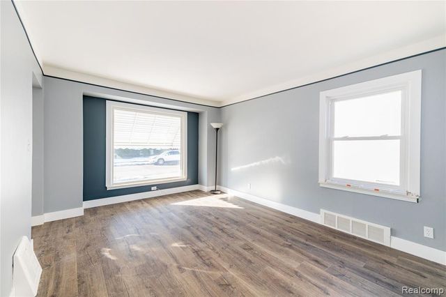 472 Mayflower Avenue, Lincoln Park, MI 48146