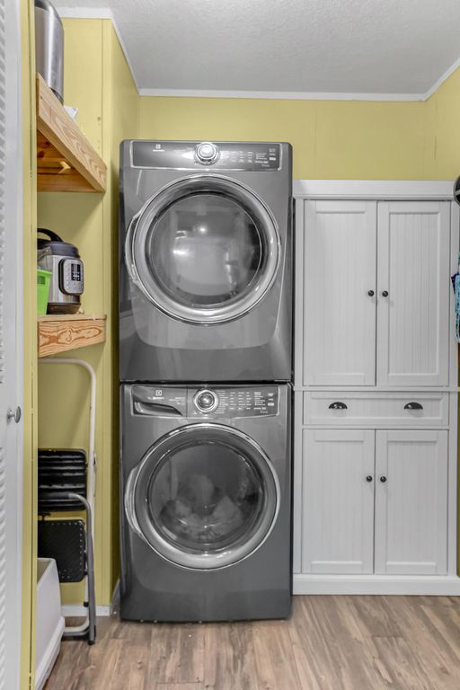 Image 16 of property listing at 1293 Long Acre Drive, Bonneau, SC 29431