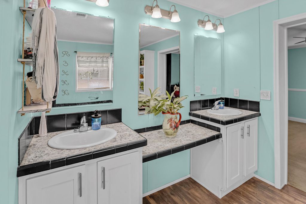 Image 20 of property listing at 1293 Long Acre Drive, Bonneau, SC 29431