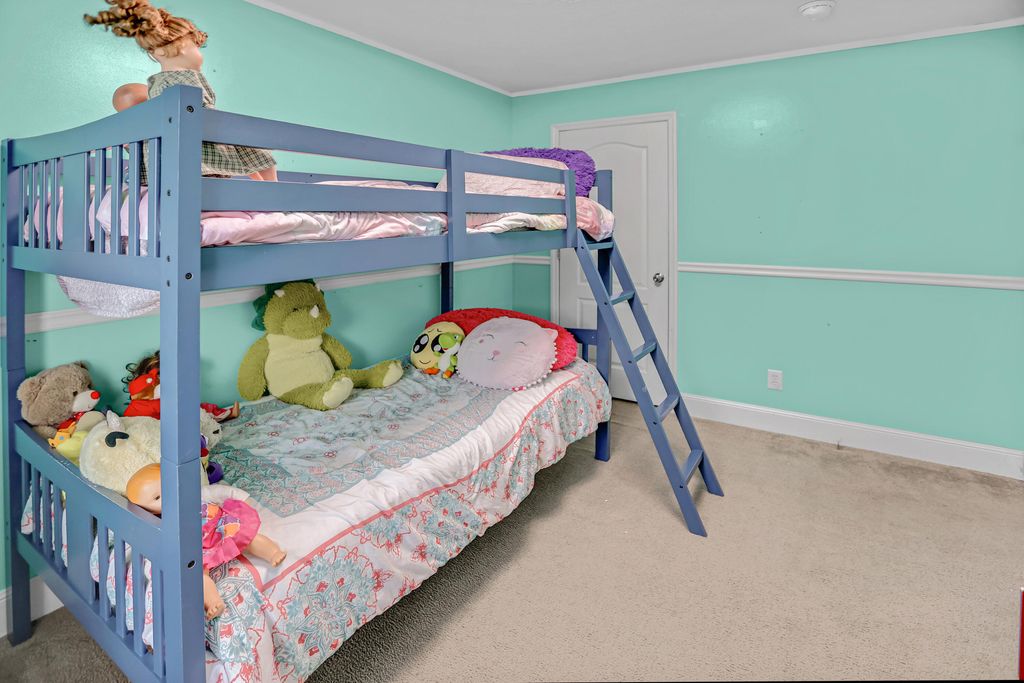 Image 25 of property listing at 1293 Long Acre Drive, Bonneau, SC 29431