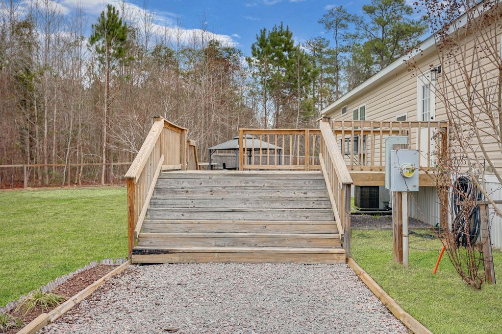 Image 28 of property listing at 1293 Long Acre Drive, Bonneau, SC 29431