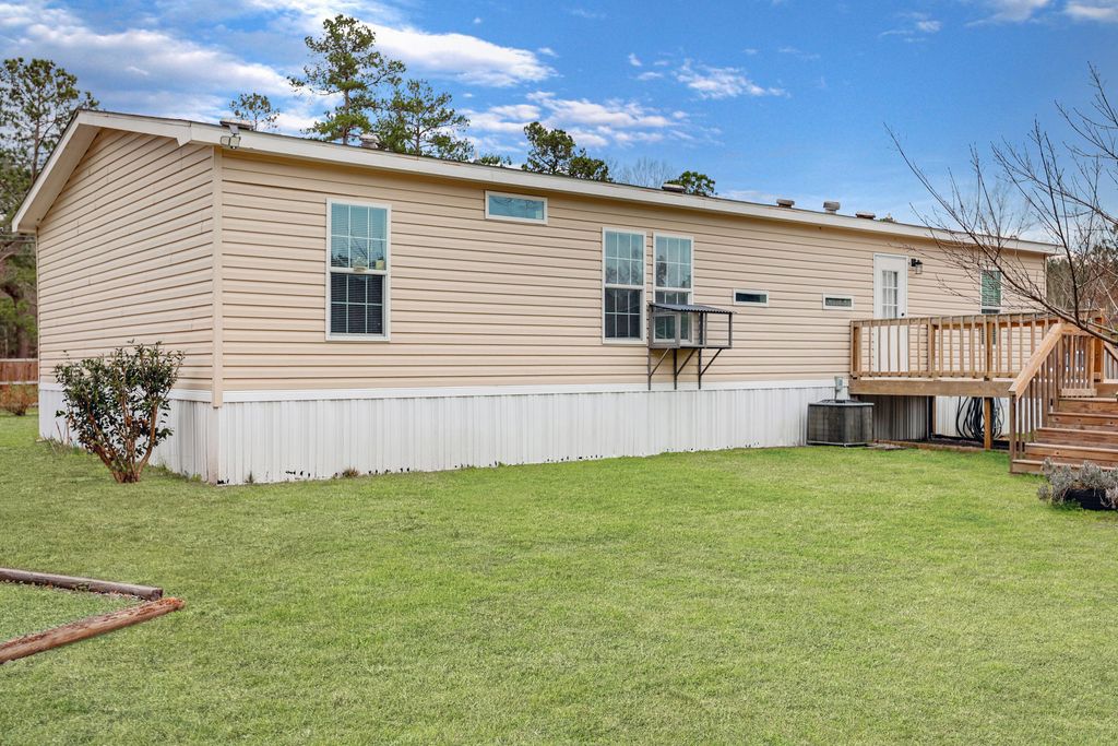 Image 29 of property listing at 1293 Long Acre Drive, Bonneau, SC 29431