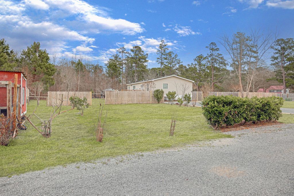 Image 33 of property listing at 1293 Long Acre Drive, Bonneau, SC 29431