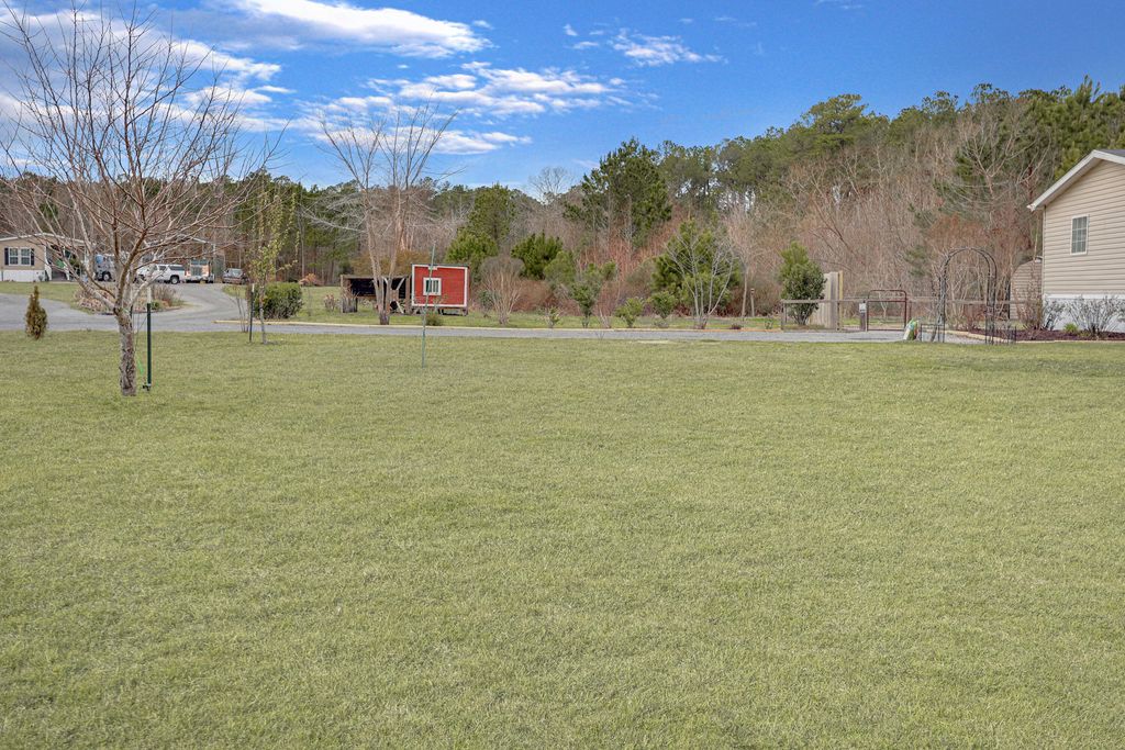 Image 38 of property listing at 1293 Long Acre Drive, Bonneau, SC 29431