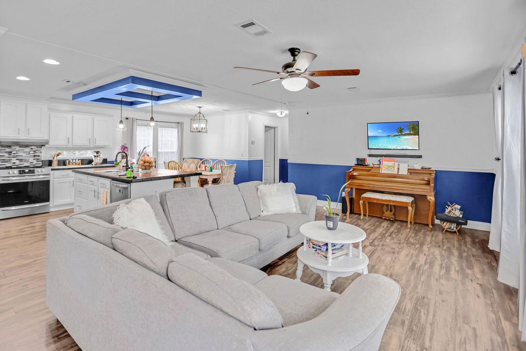 Image 8 of property listing at 1293 Long Acre Drive, Bonneau, SC 29431