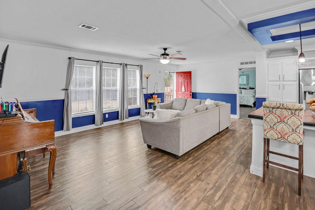 Image 9 of property listing at 1293 Long Acre Drive, Bonneau, SC 29431