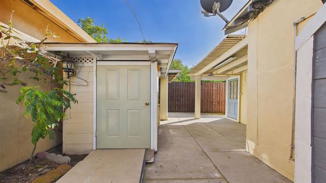 1912 Middelburg Ct, Modesto, CA 95356