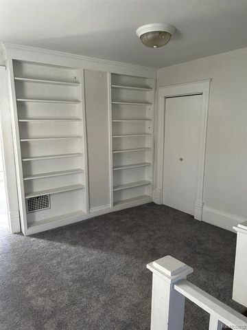 301 S West Street, Fenton, MI 48430