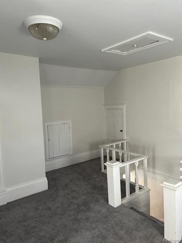 301 S West Street, Fenton, MI 48430