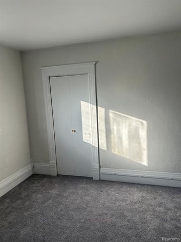 301 S West Street, Fenton, MI 48430