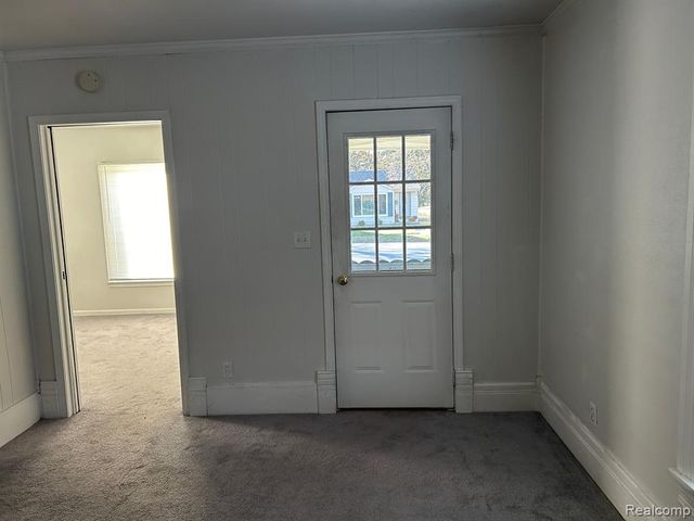 301 S West Street, Fenton, MI 48430