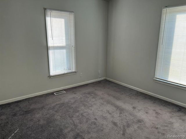 301 S West Street, Fenton, MI 48430