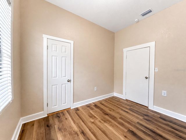 2124 W CHESTNUT STREET, Tampa, FL 33607
