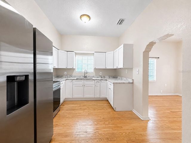 2124 W CHESTNUT STREET, Tampa, FL 33607