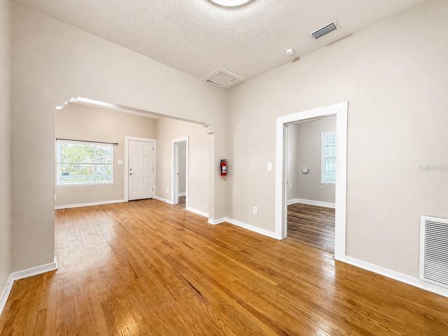 2124 W CHESTNUT STREET, Tampa, FL 33607
