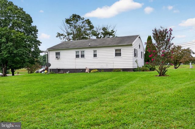 9005 CHARLES TOWN RD, Charles Town, WV 25414