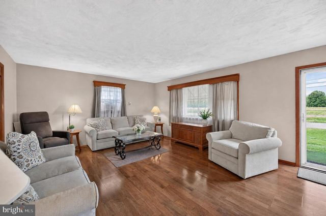 9005 CHARLES TOWN RD, Charles Town, WV 25414