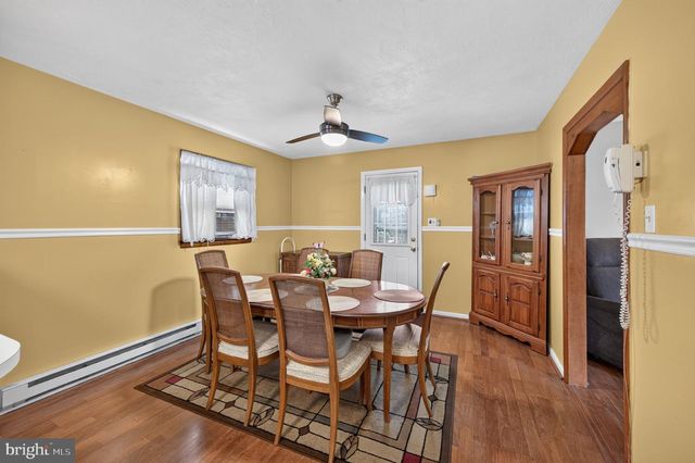9005 CHARLES TOWN RD, Charles Town, WV 25414