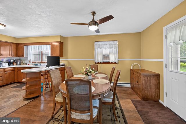 9005 CHARLES TOWN RD, Charles Town, WV 25414