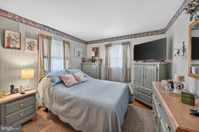 9005 CHARLES TOWN RD, Charles Town, WV 25414
