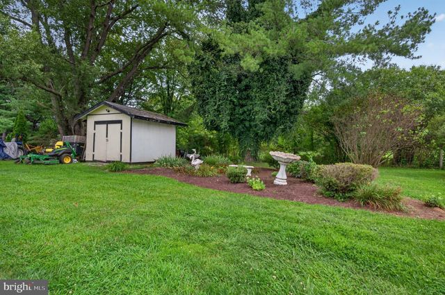 9005 CHARLES TOWN RD, Charles Town, WV 25414