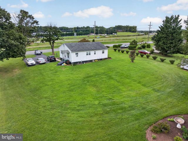 9005 CHARLES TOWN RD, Charles Town, WV 25414