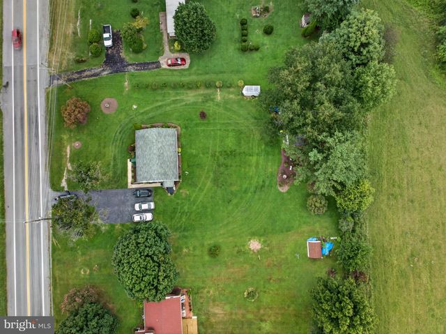 9005 CHARLES TOWN RD, Charles Town, WV 25414