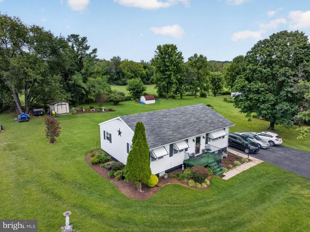 9005 CHARLES TOWN RD, Charles Town, WV 25414