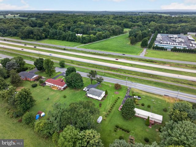 9005 CHARLES TOWN RD, Charles Town, WV 25414