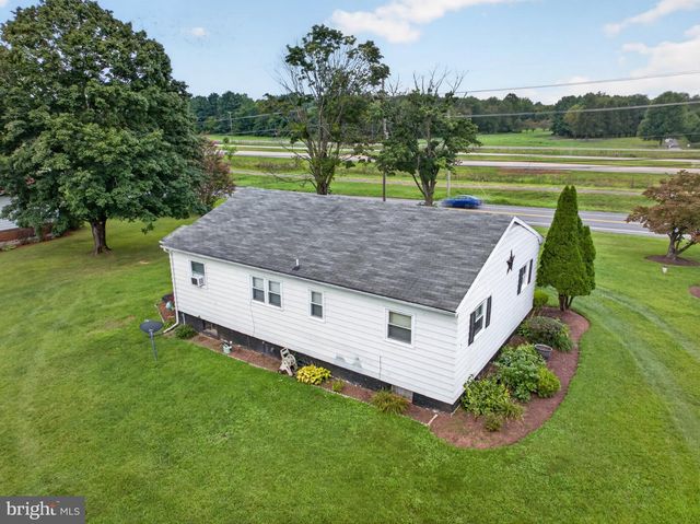 9005 CHARLES TOWN RD, Charles Town, WV 25414