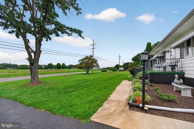 9005 CHARLES TOWN RD, Charles Town, WV 25414