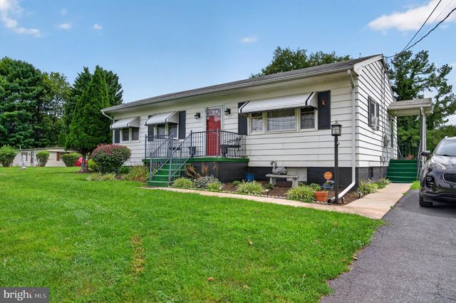 9005 CHARLES TOWN RD, Charles Town, WV 25414