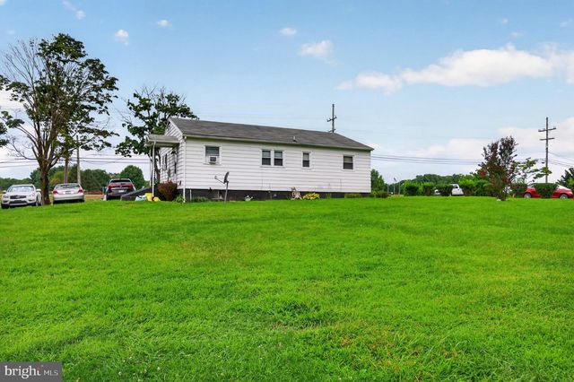 9005 CHARLES TOWN RD, Charles Town, WV 25414