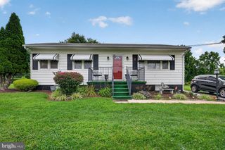 9005 CHARLES TOWN RD, Charles Town, WV 25414