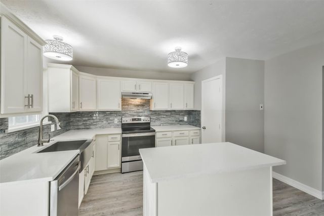 150 Maurine Lane, Cleveland, TX 77328