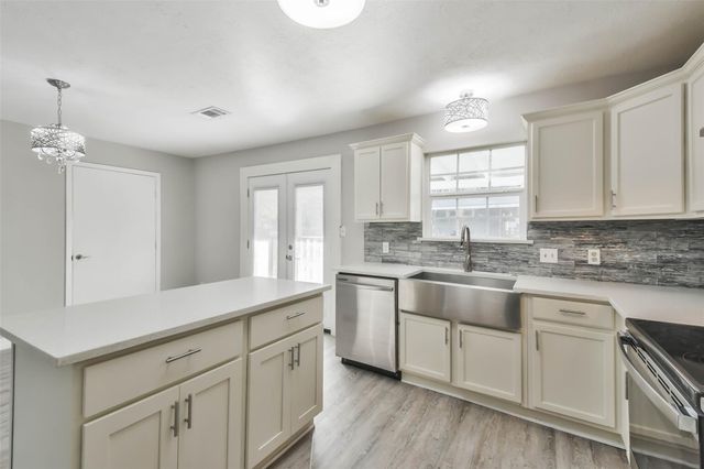 150 Maurine Lane, Cleveland, TX 77328