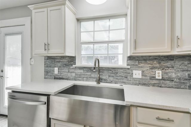 150 Maurine Lane, Cleveland, TX 77328