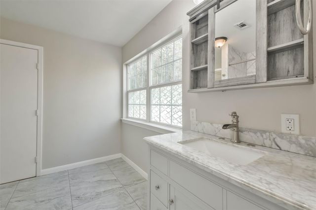 150 Maurine Lane, Cleveland, TX 77328