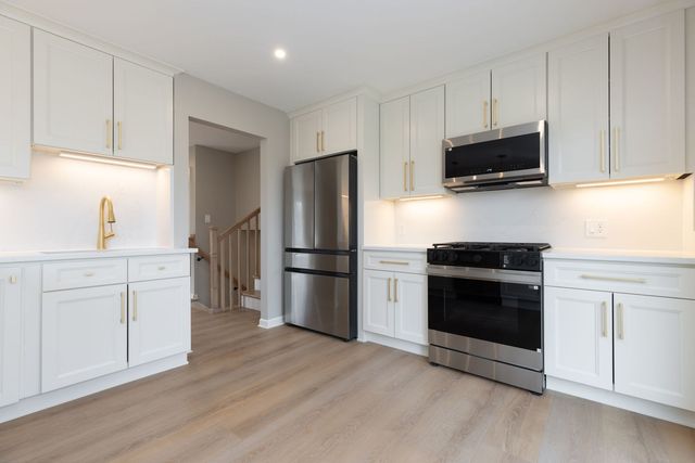 8518 Candlelight West Drive, Willow Springs, IL 60480