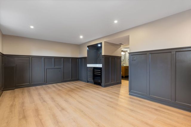 8518 Candlelight West Drive, Willow Springs, IL 60480