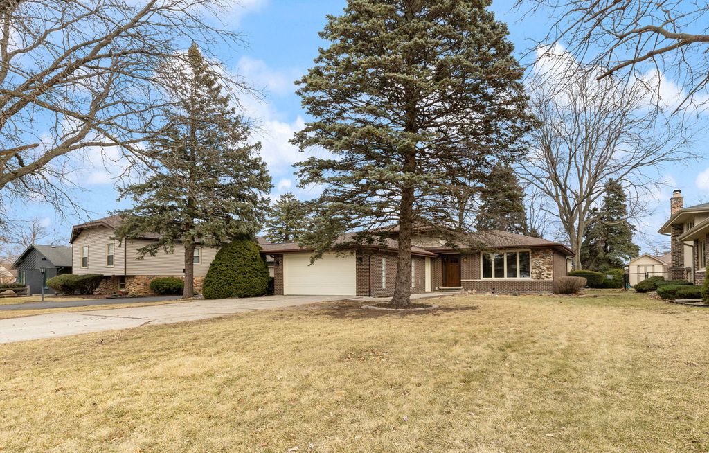 8518 Candlelight West Drive, Willow Springs, IL 60480